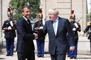 Μακρόν - Τζόνσον