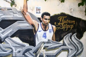 Διορθώσεις στο γκράφιτι του Νίκου Γκάλη © INTIMENEWS / ΣΤΕΦΑΝΟΥ ΣΤΕΛΙΟΣ