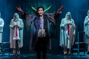 «Ο άνθρωπος που γελά», Θέατρο Rex - Σκηνή «Μαρίκα Κοτοπούλη»]