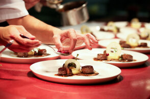 100 ANS À TABLE/ Coco.TV Créations Inc