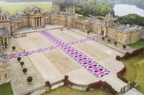 installationviewvictoryisnotanoption2019mauriziocattelanatblenheimpalace2019photobytomlindboecourtesyofblenheimartfoundation.jpg