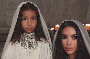 Η Κιμ Καρντάσιαν με την κόρη της στον καθεδρικό ναό στην Αρμενία