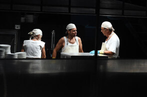 «Οι Λαντζέρηδες», Morris Panych, Σύγχρονο Θέατρο, ομάδα Νάμα, Ελένη Σκότη