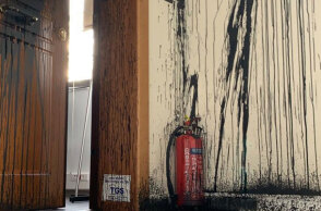 Επίθεση Ρουβίκωνα στο γραφείο της Κεραμέως 