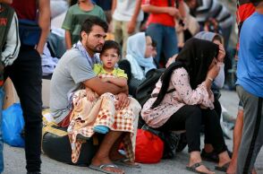 Επιχείρηση μεταφοράς προσφύγων από τη Μόρια © INTIME NEWS