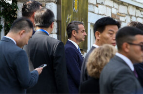 Ο Κυριάκος Μητσοτάκης φτάνει στον Διόνυσο για το γεύμα με τον Σι Τζιπίνγκ 