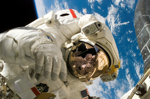 astronaut-11080_1920.jpg