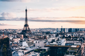 «Oι τρεις μεγάλες ηρωίδες της Γαλλικής Eπαναστάσεως ήταν η Kαρ Mανιόλ, η Γκυ Λωτίν και η Λε Mητώμ» (από διαγώνισμα ιστορίας, Bαρβάκειο, 1981)