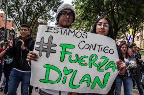 Διαδηλωτές στο πλευρό του Ντίλαν