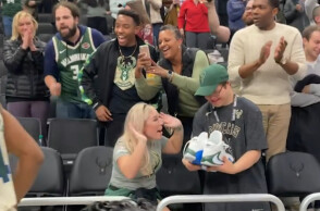 antetokounmpo-gifts1