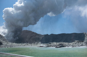 new-zealand-volcano880.jpg