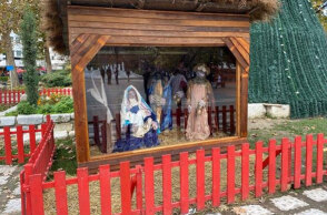 Λάρισα: Με... τζαμαρία η φάτνη για να μην κλέψουν το θείο βρέφος