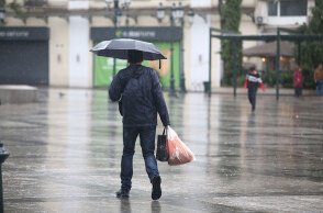 Βροχή στο κέντρο της Αθήνας