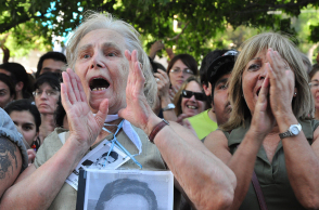 Δικαίωση ζητούν οι συγγενείς των θυμάτων του χουντικού
