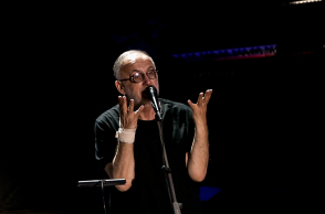 Θάνος Μικρούτσικος