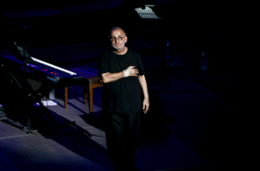 Θάνος Μικρούτσικος 