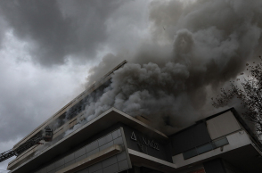 Πυκνοί καπνοί στον Χολαργό