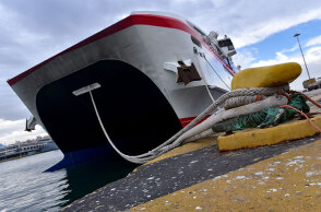 Δεμένα τα πλοία στα λιμάνια