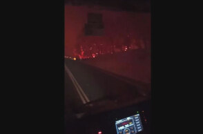 Αυστραλία: Βίντεο - ντοκουμέντο από την πύρινη κόλαση/Πυροσβέστες οδηγούν μέσα στις φλόγες