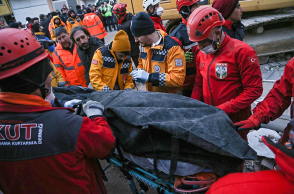 Μάχη δίνουν τα σωστικά συνεργεία στην ανατολική Τουρκία