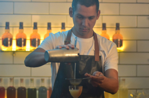 ​Το Chivas, το blended Scotch whisky, ταξιδεύει με τον Σωτήρη Κοντιζά στη Σκωτία στο πλαίσιο της καμπάνιας “Success Is A Blend”.