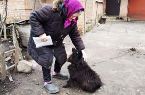 Η συνταξιούχος Λιουμπόφ Κολιούτσα και ο σκύλος της 