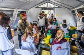 Ποιοι και γιατί προπηλακίζουν Γιατρούς Χωρίς Σύνορα στη Μόρια 
