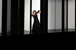 Ο Michael Billington γράφει στην Guardian για τη «Νόρα» σε σκηνοθεσία Θεόδωρου Τερζόπουλου στο θέατρο Άττις