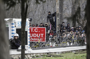 Πρόσφυγες και μετανάστες στα σύνορα του Έβρου