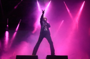 Δείτε το νέο βιντεοκλίπ της μπάντας του Jarvis Cocker JARV IS… «House Music All Night Long» από το επερχόμενο άλμπουμ τους «Beyond the Pale» 