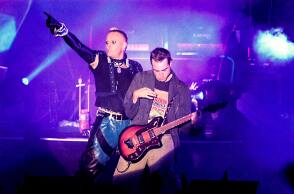 Ο Κιθ Φλιντ στη συναυλία των Prodigy στο Θέατρο Λυκαβηττού τον Οκτώβριο του 2004 