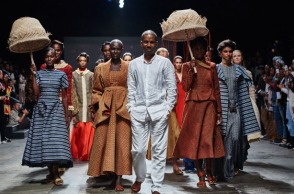 Μοντέλα στην πασαρέλα της Εβδομάδας Μόδας στο Κέιπ Τάουν