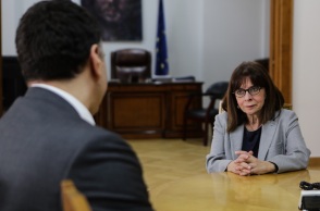 Η Πρόεδρος της Δημοκρατίας Κατερίνα Σακελλαροπούλου μετέβη σήμερα το πρωί στο υπουργείο Υγείας και συναντήθηκε με τον υπουργό Βασίλη Κικίλια.