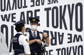 Νέο ορόσημο στην Ιαπωνία με 1.016 κρούσματα εγχώριας μετάδοσης του κορωνοϊού, τη στιγμή που  η χώρα προσπαθεί να αποφύγει μια υγειονομική κρίση ενόψει των Ολυμπιακών Αγώνων.