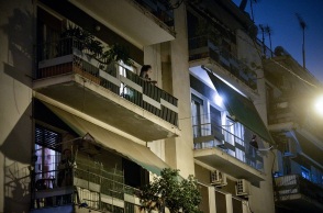 Δεύτερο χειροκρότημα για το ιατρικό και νοσημευτικό προσωπικό της χώρας