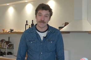 Γιάννης Στάνκογλου στο σποτ Μένουμε Σπίτι Για Όσους Αγαπάμε της ΕΡΤ