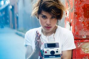 #menoumespiti με την Athens Voice: Η Μόνικα μένει σπίτι εν μέσω πανδημίας κορωνοϊού