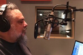 O B.D. Foxmoor των Active Member σχολιάζει με ένα τραγούδι καραντίνας την εποχή του κορωνοϊού