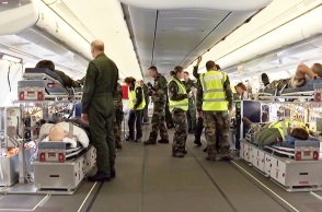 Κορωνοϊός: Το ιπτάμενο νοσοκομείο που μεταφέρει ασθενείς