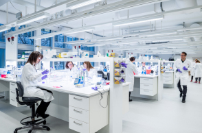 astrazeneca-koronoios-maskes-dorea.jpg