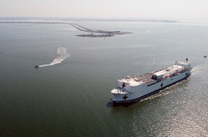 Έφτασε στην Νέα Υόρκη το πλωτό στρατιωτικό νοσοκομείο USNS Comfort