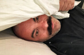 O Βασίλης Καλλίδης μένει σπίτι και μαγειρεύει κοτόσουπα