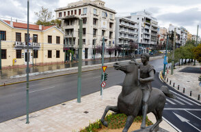 Κορωνοϊός - Απαγόρευση κυκλοφορίας: Άδειοι δρόμοι σε μια χειμωνιάτικη Αθήνα