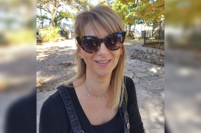 Η Μαρία Νίκα, ταμίας σε σούπερμάρκετ