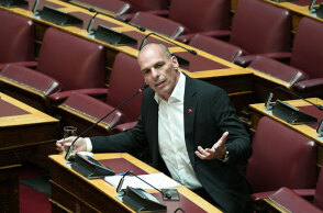 Κορωνοϊός - Απαγόρευση κυκλοφορίας: Ένταση Γιάνη Βαρουφάκη με στελέχη του Λιμενικού Σώματος