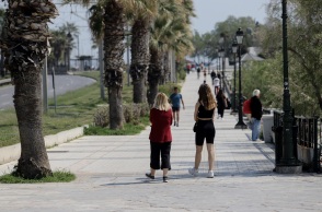 ΠΑΡΑΛΙΑ ΦΛΟΙΣΒΟΣ ΒΟΛΤΑ ΑΣΚΗΣΗ ΠΟΔΗΛΑΤΟ ΚΟΡΟΝΟΙΟΣ ΚΟΡΩΝΟΙΟΣ ΠΑΝΔΗΜΙΑ