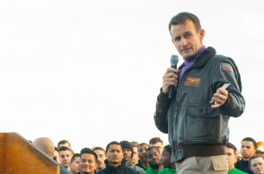 Ο πλοίαρχος Μπρετ Κρόζιερ