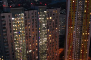 Κορωνοϊός: Στη Μόσχα αναβοσβήνουν τα φώτα για να πουν ευχαριστώ στους γιατρούς