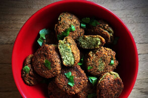 Ο Δημήτρης Ξανθούλης μένει σπίτι και μαγειρεύει