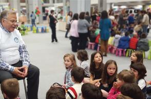 Tο Χαμόγελο του Παιδιού αύξησε τις δράσεις του την περίοδο του κορωνοϊού και μας ζητά μια μεγάλη εικονική αγκαλιά αυτό το Πάσχα